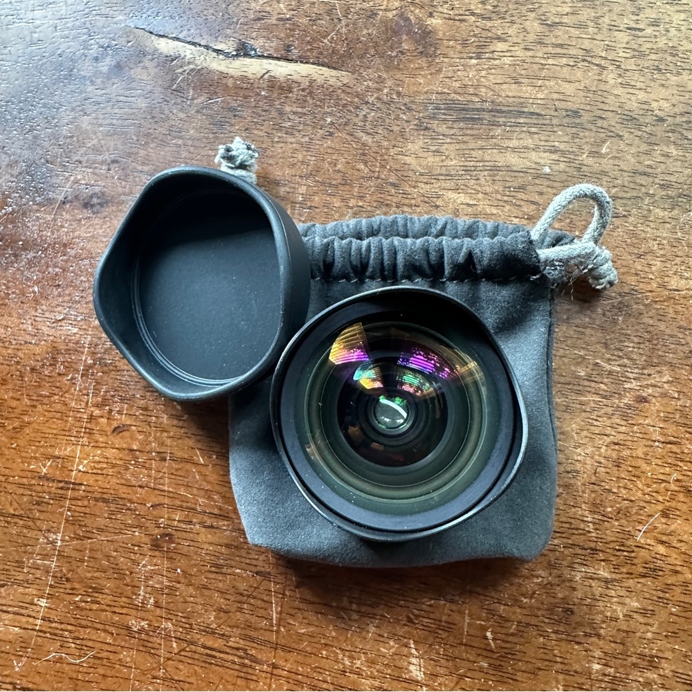 Moment Wide Lens with Pouch - Picture 4 of 8